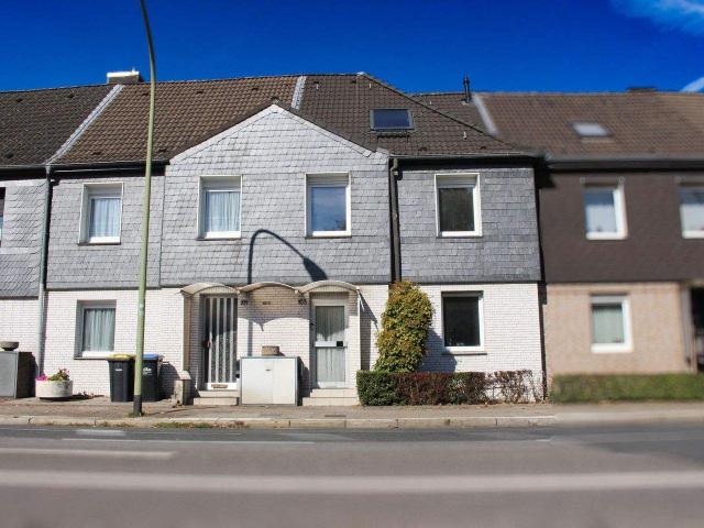 Reserviert* Kernsaniert & Provisionsfrei Wunderschönes 4 Zimmer Haus mit zwei Gärten