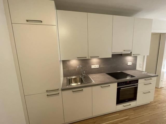 Erstbezug Nähe U1 Kagraner Platz Großzügige 1 Zimmer Wohnung mit Loggia