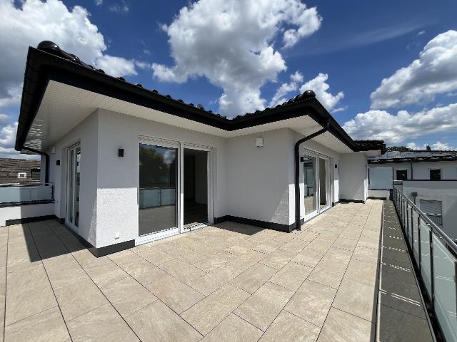 Erstbezug: Neubau Penthouse Wohnung mit Aufzug bis in die Wohnung und beeindruckender Dachterrasse!