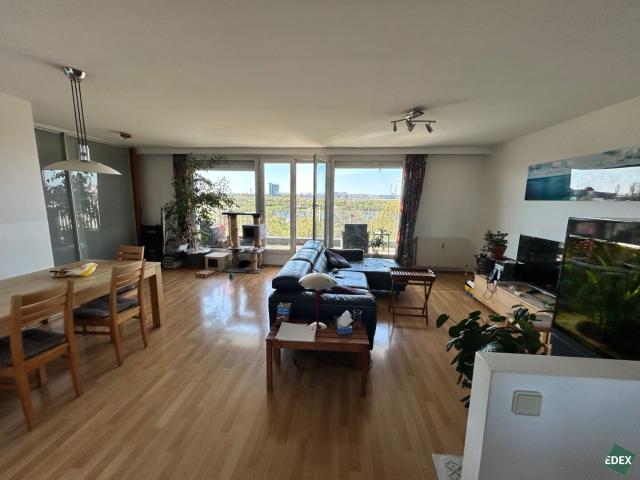 Erster Monat Mietfrei: Schöne 5 Zimmer Maisonette Wohnung mit Balkon und Terrasse direkt an der Donau