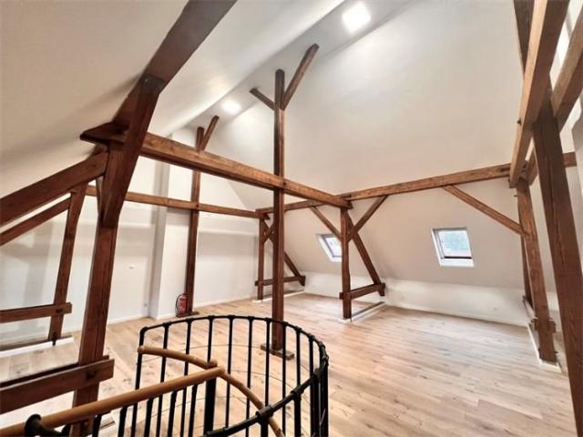 ERSTKLASSIGE 3 4 ZIMMER DACH MAISONETTE IM ALTBAU in ruhiger Lage
