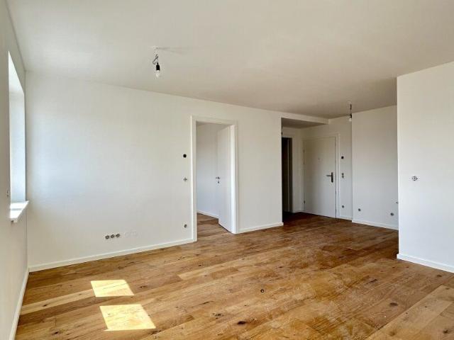 Erstklassige 73.8m² Wohnung mit Balkon in Mannswörth, Perfekt für Erstbezug!