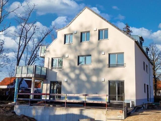 Erstklassige Souterrain Wohnung im Neubau mit Gartenanteil