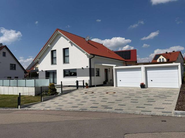 Erstklassiger Neubau: 5 Zi.EFH mit Doppelgarage, Energieklasse A, FBH & Panoramablick bei Donauwörth