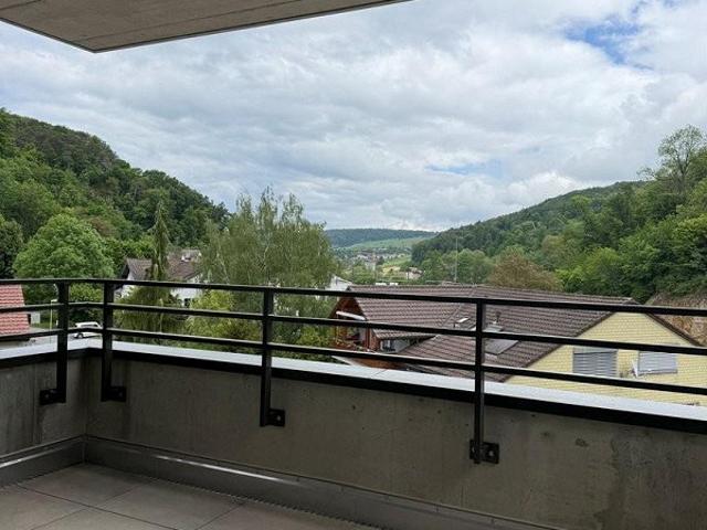 ERSTVERMIETUNG Wohnen am Burghaldenweg mit eigenem Waschturm