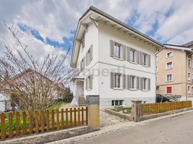 Erstvermietung nach hochwertiger Renovation: Modernes 6 Zimmer Einfamilienhaus mit Keller und Ladestation in Niederuzwil