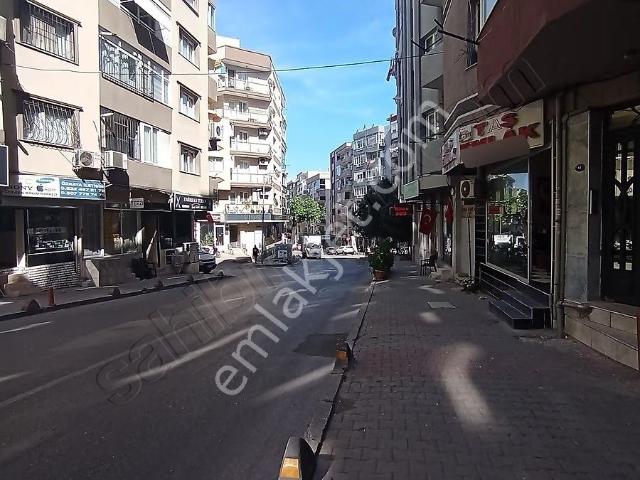 Ersü'den Yıldız Caddesi'nde Bacalı, 40 M² Kiralık Dükkan