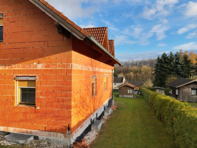 Erschaffe Dir dein Traumhaus in Pucking: Rohbau mit Keller, Garten & Garage!