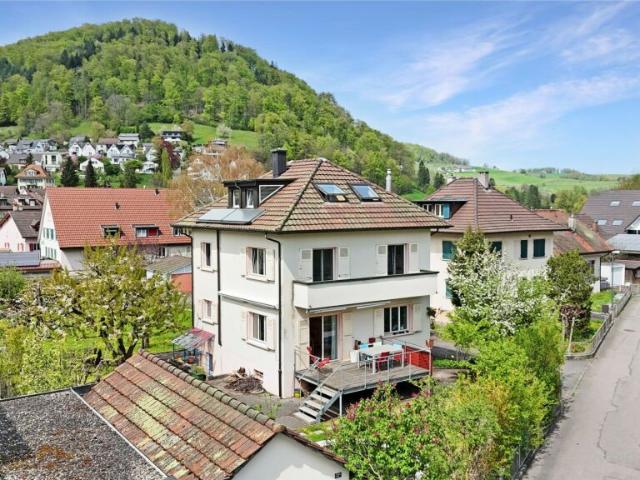erschwingliches Einfamilienhaus mit grosszügigem Raumangebot und Garage
