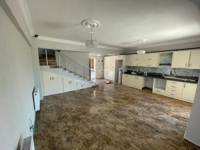 Ertaş Gayrimenkul'den Oğuzeli Şahinbey Mah. Satılık Bakımlı 3+1 Villa