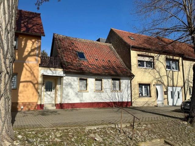 Erwerb durch Zwangsversteigerung Reihenmittelhaus in Cochstedt