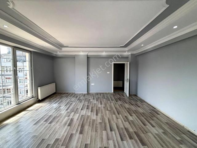 eryıldız Gayrimenkul'den Belediye Yanı Çarşı İçinde 110m2 2+1