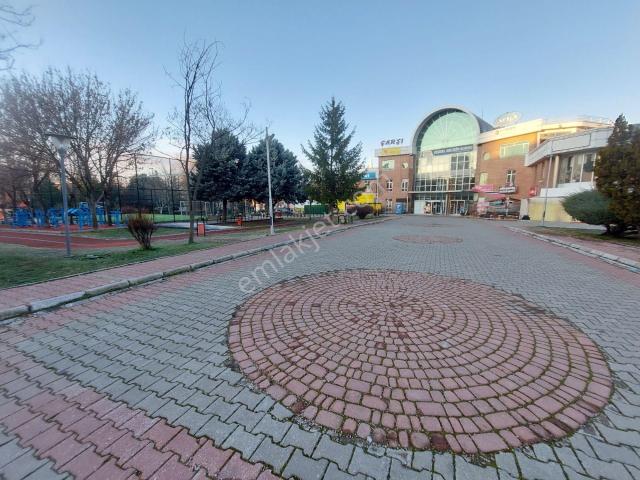 Eryaman Da Kurumsal Kiracılara Uygun Marketlere İşyeri Çarşı İçerisin De 251 M2