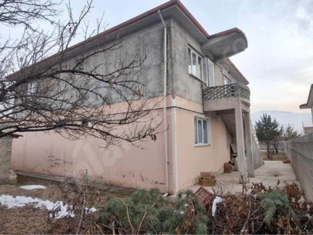 Erzincan merkez cengiztopel Mah 730m2 arsa içinde 2 katlı müstakil ev