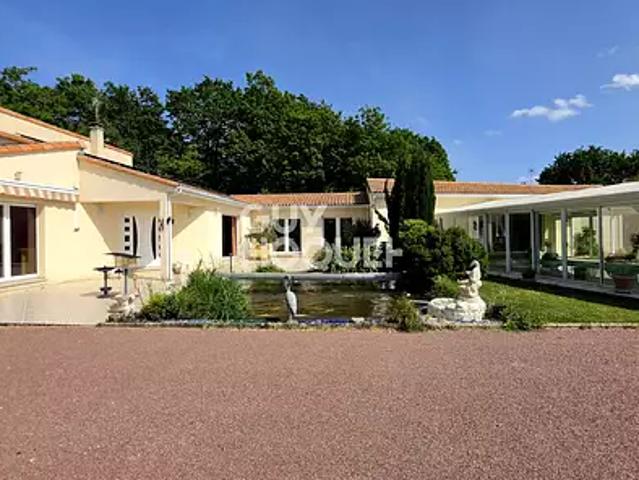 Etaules 17750 Achat / Vente maison 6 pièces t6 au dernier étage piscine