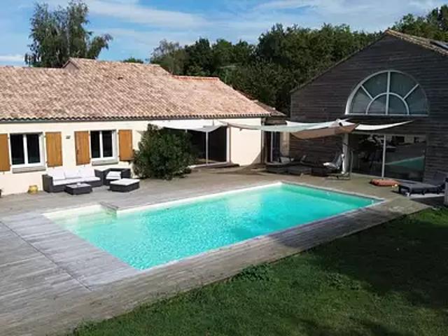 Etaules 17750 Achat / Vente maison 8 pièces t8 au dernier étage piscine