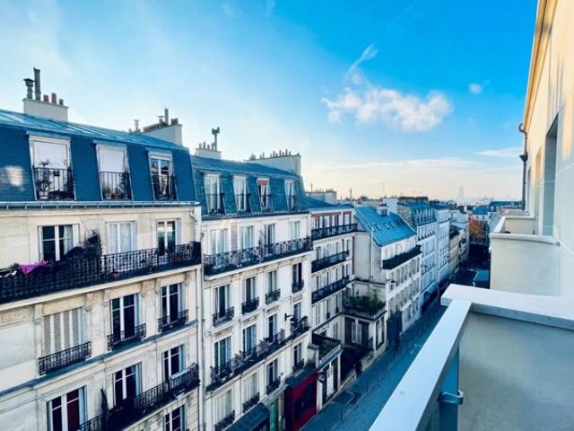 Etage élevé avec ascenseur, balcon et vue Sacré Coeur: rue Germain Pilon, Montmartre