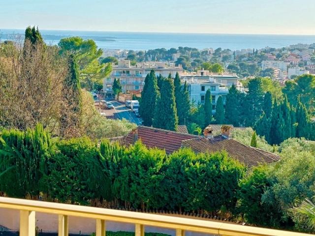 ÉTAGE ÉLEVÉ PISCINE VUE MER