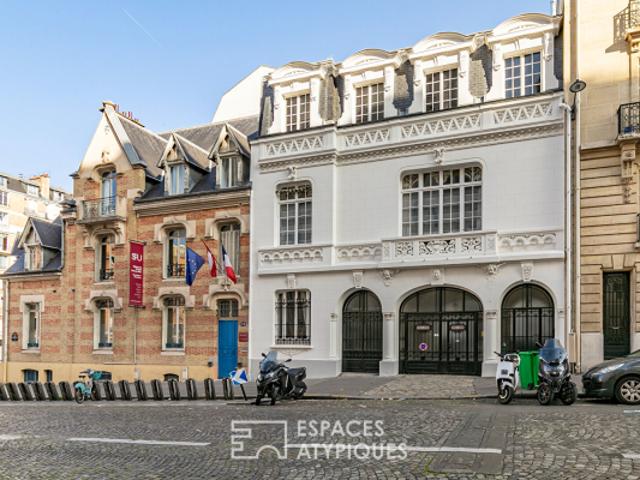Étage noble traversant esprit loft avec balcon Place Loulou Gasté