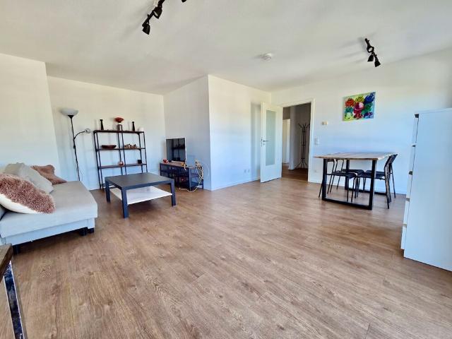 Etagenwohnung in Dresden: Frisch saniert und möbliert! 2 Zimmer Wohnung mit Balkon und Einbauküche