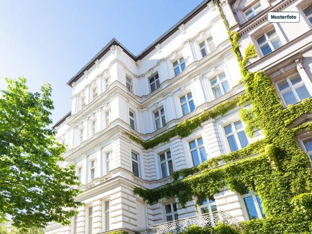 Etagenwohnung in 09126 Chemnitz, Charlottenstr