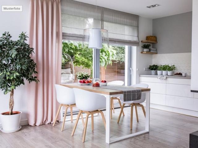 Etagenwohnung in 72461 Albstadt, Buchtalstr
