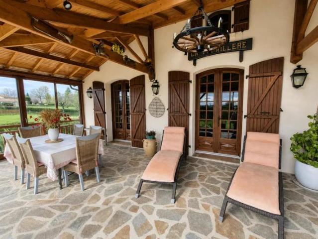 Étagnac: Spacieuse Maison 207m², 4 Ch, Terrain