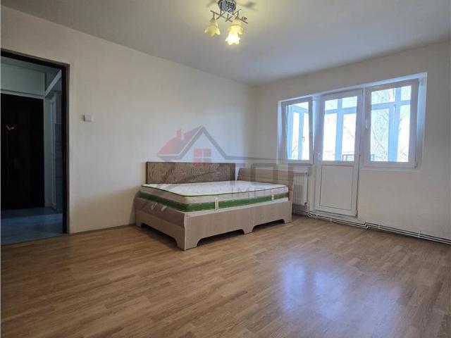 Etaj 2 Mircea cel Batran, 2 camere, liber