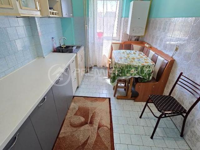 Etaj 3! Apartament 3 camere 2 bai 74mp, GARA, balcon, mobila, centrala
