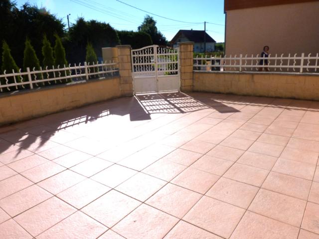 ETALANS Appartement Duplex 6 pièces avec cour privative