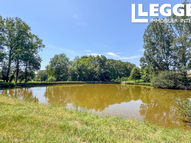 Étang privé de pêche de 3 000 m² sur terrain de 6 975 m² – Campagne vendéenne