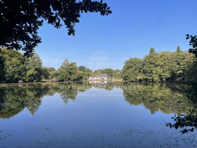 Etang Prive D'environ Un Hectare Avec Habitation Au C?Ur De. 137m² Saint Bonnet Tronçais
