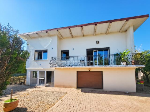 ETEVAUX, Maison sur sous sol complet – 2 chambres et 1 bureau