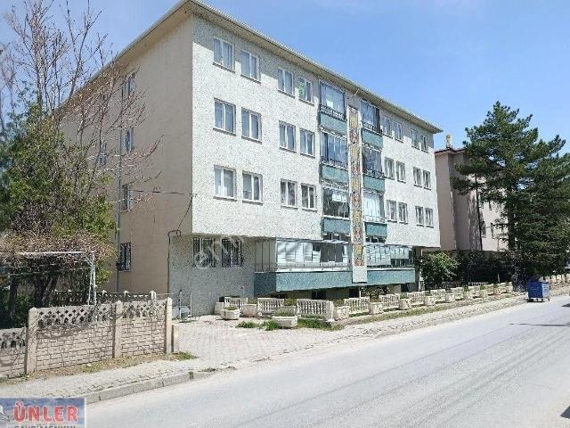 Eti Mahallesi Çiniliköşk Apt Satılık Geniş Komforlu Daire Kilerli Açık Otoparklı