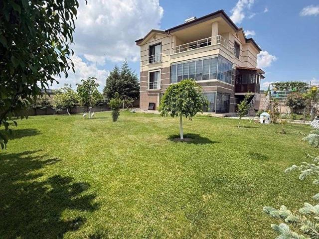 ETİMESGUT YAPRACIKKÖYDE 1.000 m ARSA İÇERİSİNDE MÜSTAKİL VİLLA