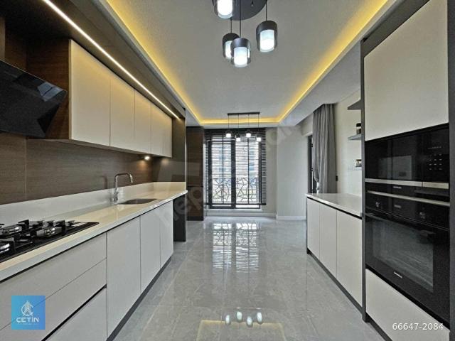 ÇETİN EMLAK BULVAR CEPHE SIFIR 12.KAT GÜNEY C. 180M 4+1 DAİRE