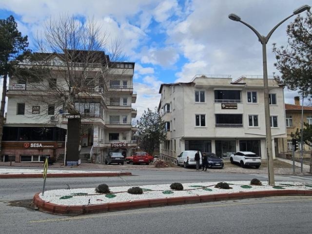 ÇETİNEL KOÇAK EMLAKTAN ÜRGÜP ÇARŞI MERKEZDE 3+1 KİRALIK OFİS