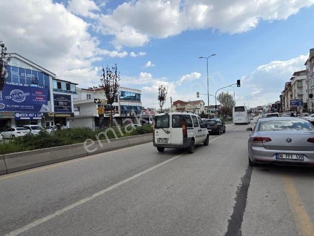 Etimesgut Hikmet Özer Cad.üzerinde 400m2 Satılık Dükkan İşyeri