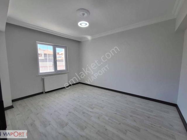 Etimesgut İstasyon Mah. Ön Cephe E.banyolu 3+1 Yapılı Daire