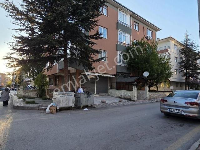 Etimesgut'da Öncephe Balkonlu Bakımlı 85m2/2+1 Satılık Daire