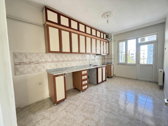 Çetin Gayrimenkulden Binevler Cuma Pazarı Üstü Kiralık 3+1 Daire
