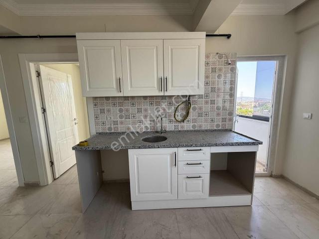 Çetin Gayrimenkulden Diş Hastanesi Kavşağı Altı Satılık 2+0daire