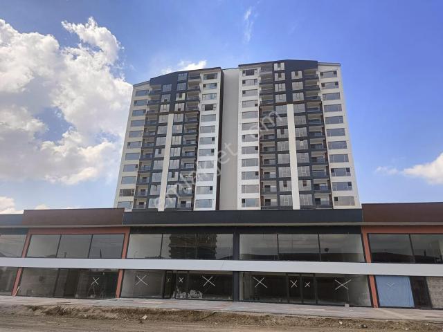 Etlik Caddesine Yüz Metre Mesafede 300 M2 Satılık Dükkan