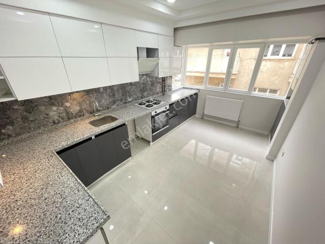 Etlik Şehir Has.100 M Uzaklıkda Bağımsız Katta Güney Ön Cephe Full Yapılı 3+1 Daire !