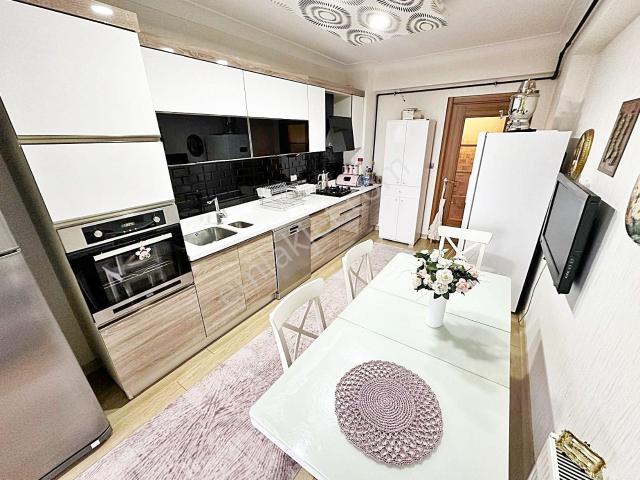 Etlik'te Panoramik Ankara Manzaralı 7/24 Güvenlikli Site Dairesi