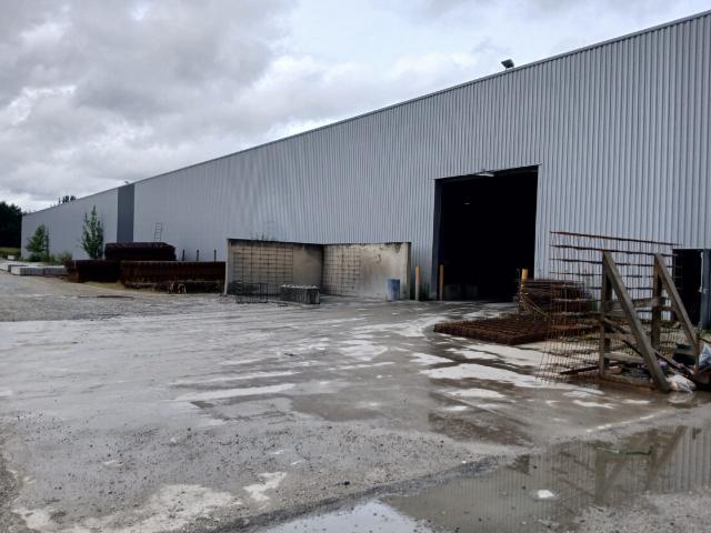 Étrelles 35 Pays de Vitré, local d'activité 2000 m2 à louer