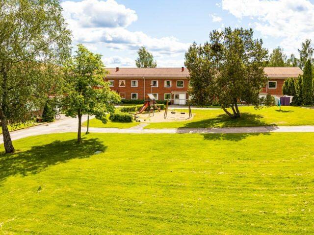 Ett rum och kök på andra våningen