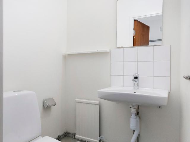 Ett rum i trollhättan 83 m² 9 686 kr