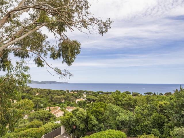 Ette villa avec vue mer & piscine à Cavalaire. Idéalement si. 120m² Cavalaire sur Mer
