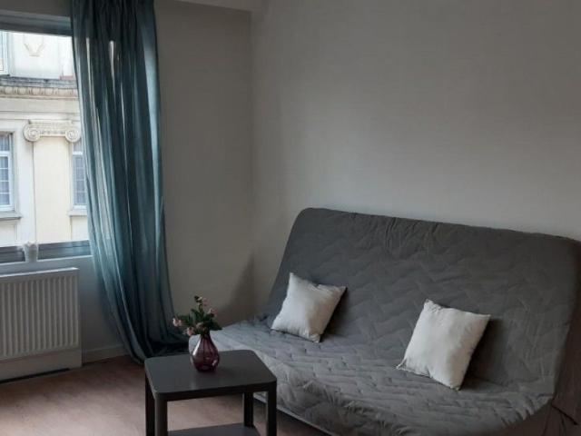 ETTERBEEK: GRAND FLAT MEUBLE Etterbeek